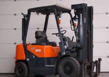 Carrelli elevatori frontali diesel Doosan D25G