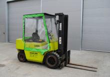 Carrelli elevatori frontali diesel Clark DPM 30 N