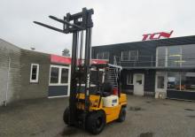 Carrelli elevatori frontali diesel Halla HDF 30