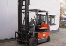 Carrelli elevatori frontali elettrici Toyota 6 FB 20