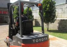 Carrelli elevatori frontali elettrici Toyota 8 FBN 25