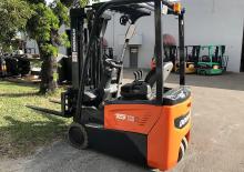 Carrelli elevatori frontali elettrici Doosan B15T-7