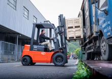 Carrelli elevatori frontali elettrici EP EFX252