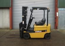 Carrelli elevatori frontali elettrici Caterpillar EP18K