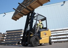 Carrelli elevatori frontali elettrici Caterpillar EP55NH