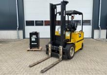 Carrelli elevatori frontali elettrici Yale ERP 35 AKE