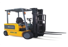 Carrelli elevatori frontali elettrici OM EVX30