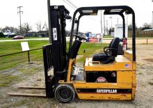 Carrelli elevatori frontali elettrici Caterpillar FC 40