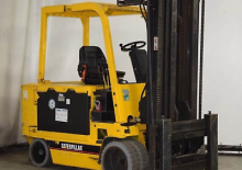 Carrelli elevatori frontali elettrici Caterpillar M 70 D