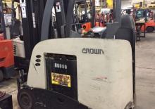 Carrelli elevatori frontali elettrici Crown RC 5540/45-40