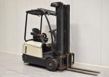 Carrelli elevatori frontali elettrici Crown SC 3016
