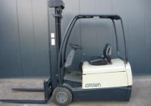 Carrelli elevatori frontali elettrici Crown SC 3018