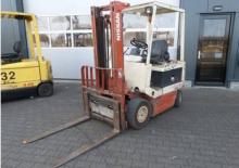 Carrelli elevatori frontali elettrici Nissan UM 02 L 25 U