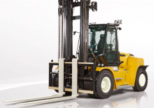 Carrelli elevatori fuoristrada Yale GDP230DFS