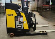 Carrelli elevatori retrattili elettrici Yale NDR030DC