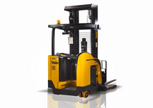 Carrelli elevatori retrattili elettrici Yale NR045EB