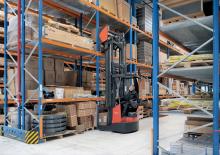 Carrelli elevatori retrattili elettrici Linde R14X triplex