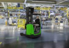 Carrelli elevatori retrattili elettrici Cesab R325