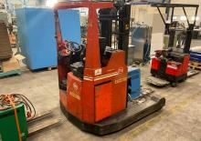 Carrelli elevatori retrattili elettrici BT RT 2000 SE