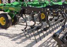 Coltivatori con vomeri ad alette John Deere 2230LL