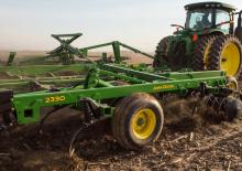Coltivatori con vomeri ad alette John Deere 2330