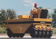 Compattatori stradali statici gommati Caterpillar PS 180