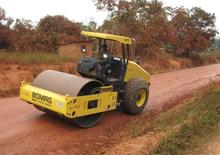 Compattatori stradali vibranti monotamburo Bomag BW 212 D-40