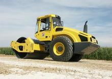Compattatori stradali vibranti monotamburo Bomag BW 213 DH-4