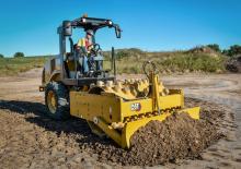 Compattatori stradali vibranti monotamburo Caterpillar CP7