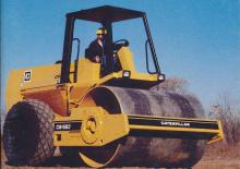 Compattatori stradali vibranti monotamburo Caterpillar CS-553