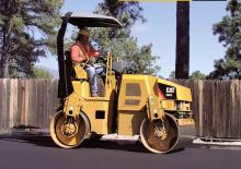 Compattatori stradali vibranti tandem Caterpillar CB22