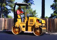 Compattatori stradali vibranti tandem Caterpillar CB32
