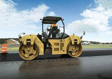 Compattatori stradali vibranti tandem Caterpillar CB68B