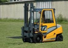 Carrelli elevatori frontali diesel Desta D 25