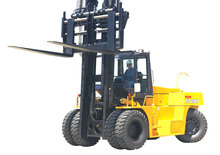 Carrelli elevatori fuoristrada TCM FD 230-2