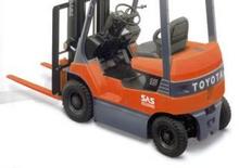 Carrelli elevatori frontali elettrici Toyota 7 FB 18