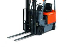 Carrelli elevatori frontali elettrici Toyota 7 FBCU 15