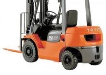 Carrelli elevatori frontali elettrici Toyota 7 FBH 25