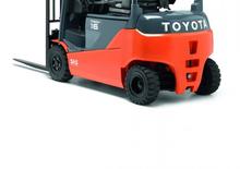 Carrelli elevatori frontali elettrici Toyota 8 FBMT 20