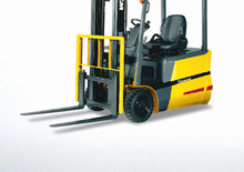 Carrelli elevatori frontali elettrici TCM FTB 18-7