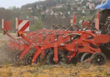 Coltivatori con vomeri ad alette Kuhn Striger 460R