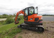 Escavatori cingolati Doosan DX85R-3