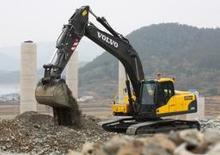Escavatori cingolati Volvo EC240CLR