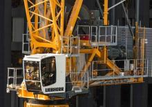 Gru a torre a braccio impennabile Liebherr 710 HC-L 25/50 Litronic