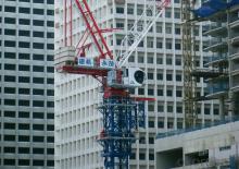 Gru a torre a braccio impennabile Yongmao STL180