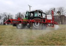 Irroratrice con barra su rimorchio Unia Eko 612 