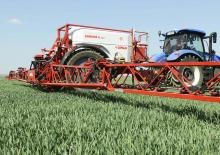 Irroratrice con barra su rimorchio Unia Europa XL 3024