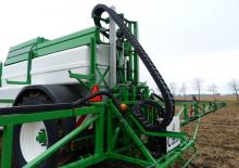 Irroratrice con barra su rimorchio CHD FG8133