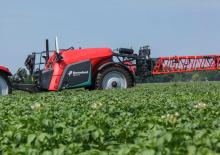 Irroratrice con barra su rimorchio Kverneland iXtrack T4 iXflow-E
