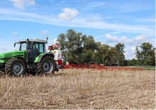 Irroratrice con barra su rimorchio Unia Lux 415  